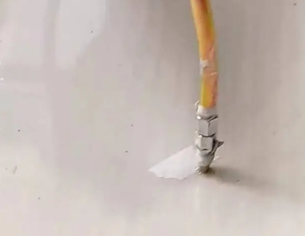 明山瓷砖空鼓维修公司专业解答在瓷砖铺贴过程中，如果使用的砂料过粗（如全部使用了粗砂），可能会导致以下问题
